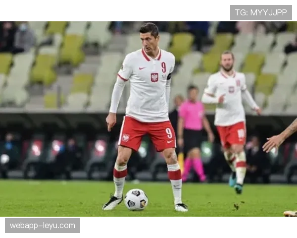 莱万闪耀全场，波兰队逆转取胜引球迷沸腾