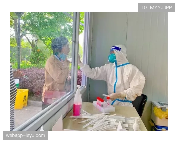 托纳利中场表现稳健,筑起防线坚实屏障引关注 托纳利中场表现稳健,筑起防线坚实屏障引关注