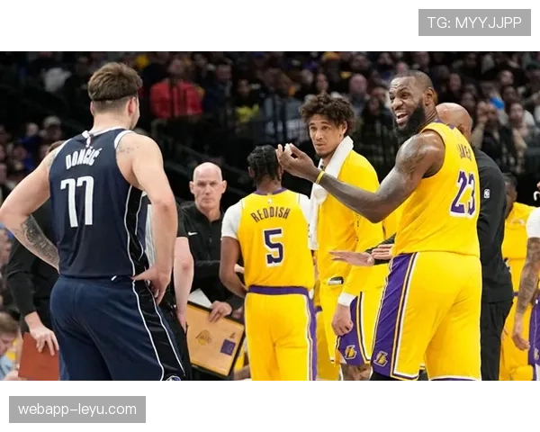 战术革新重塑赛场格局：球队独特打法引关注