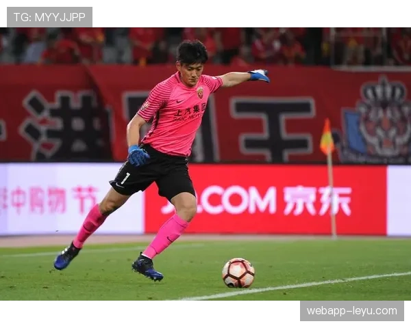 颜骏凌这训练完直接拎着保温杯走人，真当自己是养生局中人了？